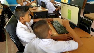 คอมพิวเตอร์โน้ตบุ๊กเพื่อการศึกษา สำหรับนักเรียนในช่วงระดับชั้นประถมศึกษาปีที่ 4-6