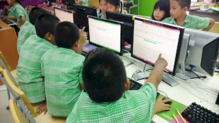 คอมพิวเตอร์โน้ตบุ๊ก สร้างโอกาสการศึกษาให้เด็กที่ขาดแคลน