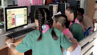 คอมพิวเตอร์โน้ตบุ๊คเพื่อเด็กน้อยด้อยโอกาส
